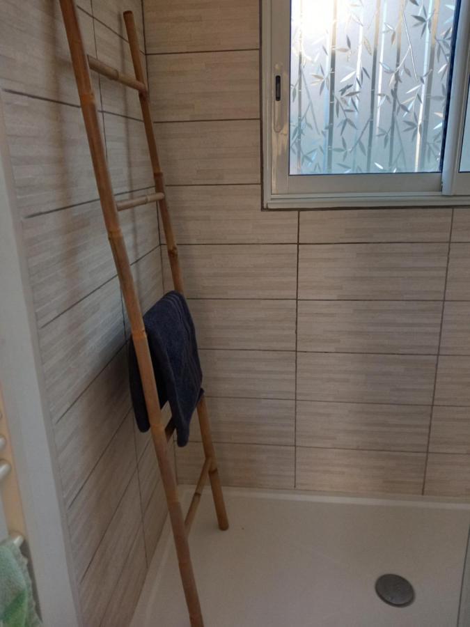 Petit Chalet En Bois Reynes Экстерьер фото